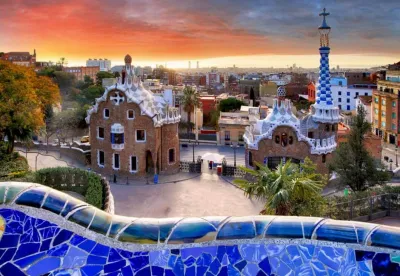 KOSTENLOSE STADTRUNDGÄNGE IN BARCELONA: DEN PARK GÜELL ZU FUß ERKUNDEN
